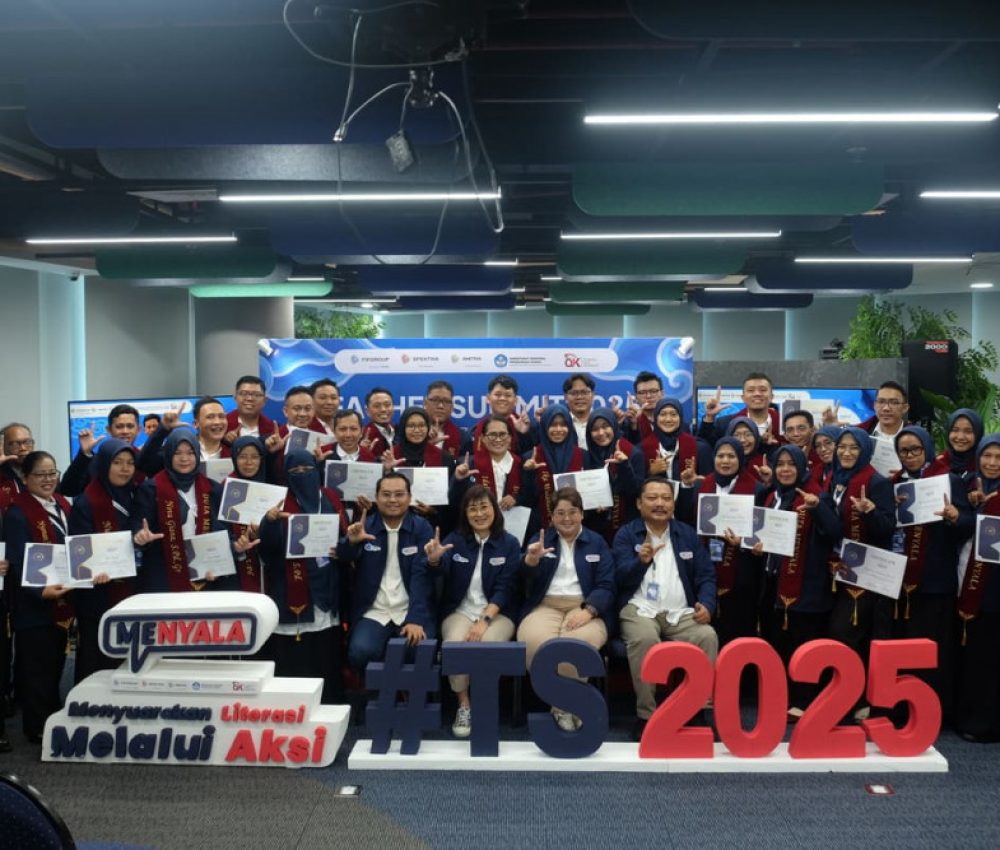 FIFGROUP Nobatkan Guru Penggerak Literasi Keuangan sebagai Duta Menyala di Teacher Summit 2025 FIFGROUP Nobatkan Guru Penggerak Literasi Keuangan sebagai Duta Menyala di Teacher Summit 2025